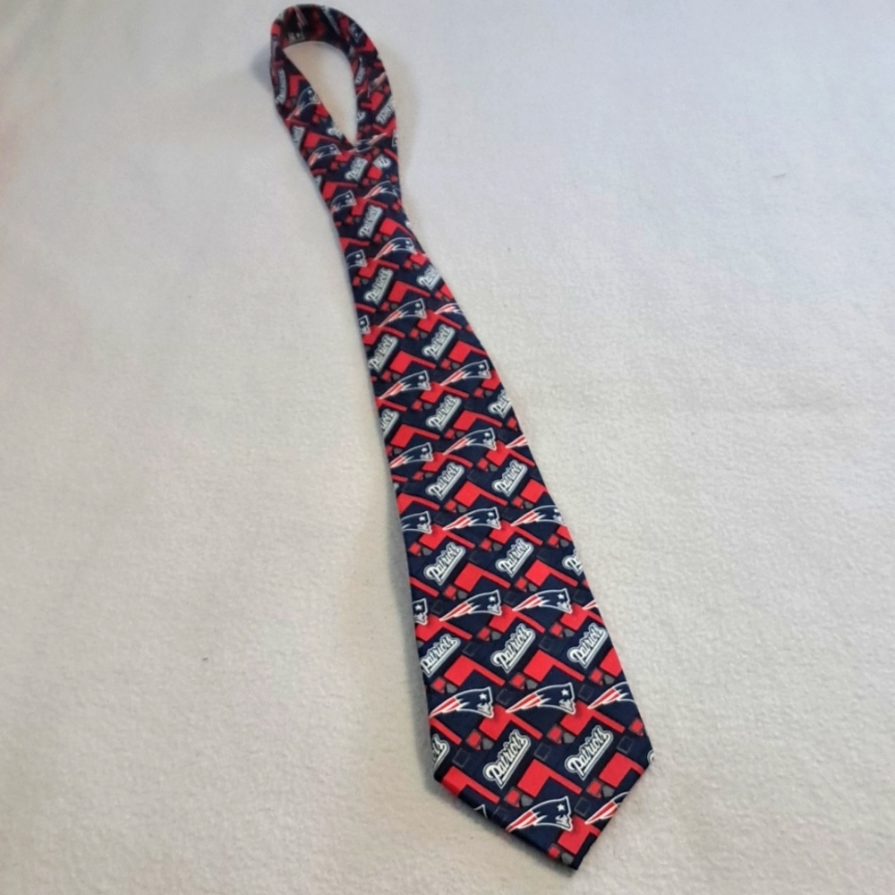 NFL Patriots silk red blue necktie.